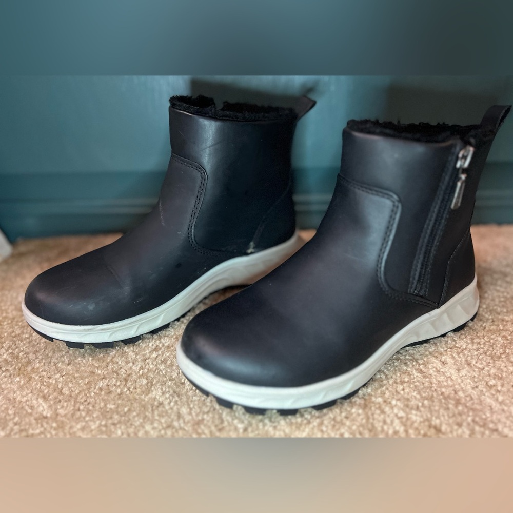 Khombu black boots